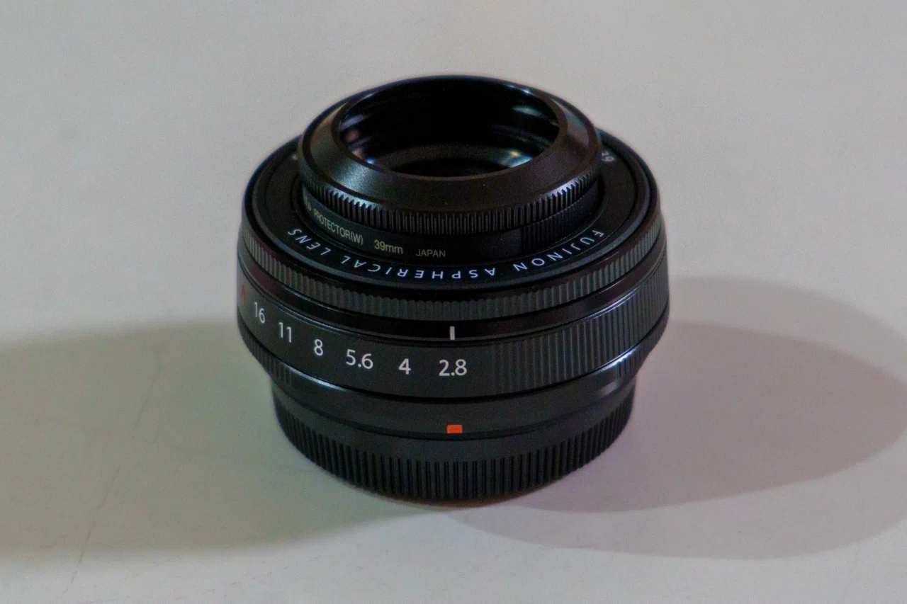 小さな蕾 甘い写りも愛おしいxf23mmf2.8 r wr｜天崎かつを