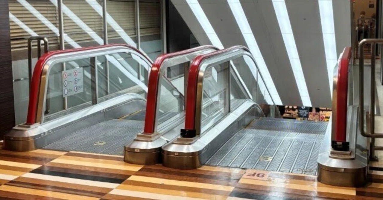 名鉄百貨店のナナちゃんとエスカレーター、栄駅の斜行エレベーター｜TABIJI