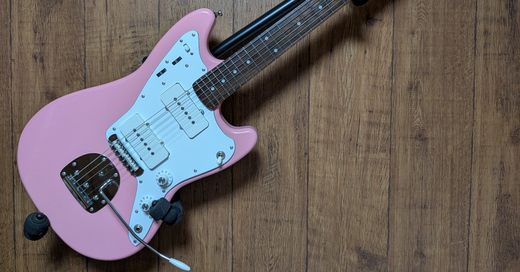 ん？ジャズマスター・・・なの？」ってギターに改造｜歌月工芸