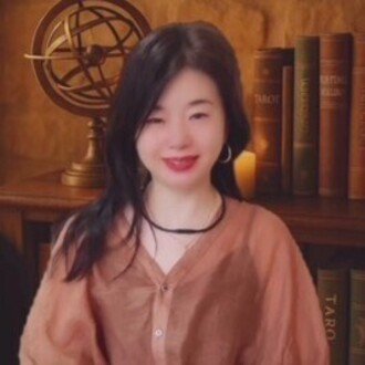 サラスヴィー奈奈占い師