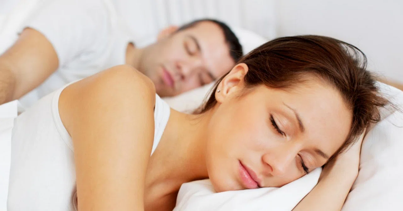最新｜睡眠の秘密：成長ホルモンが休息を促進し、目覚めを促す仕組み