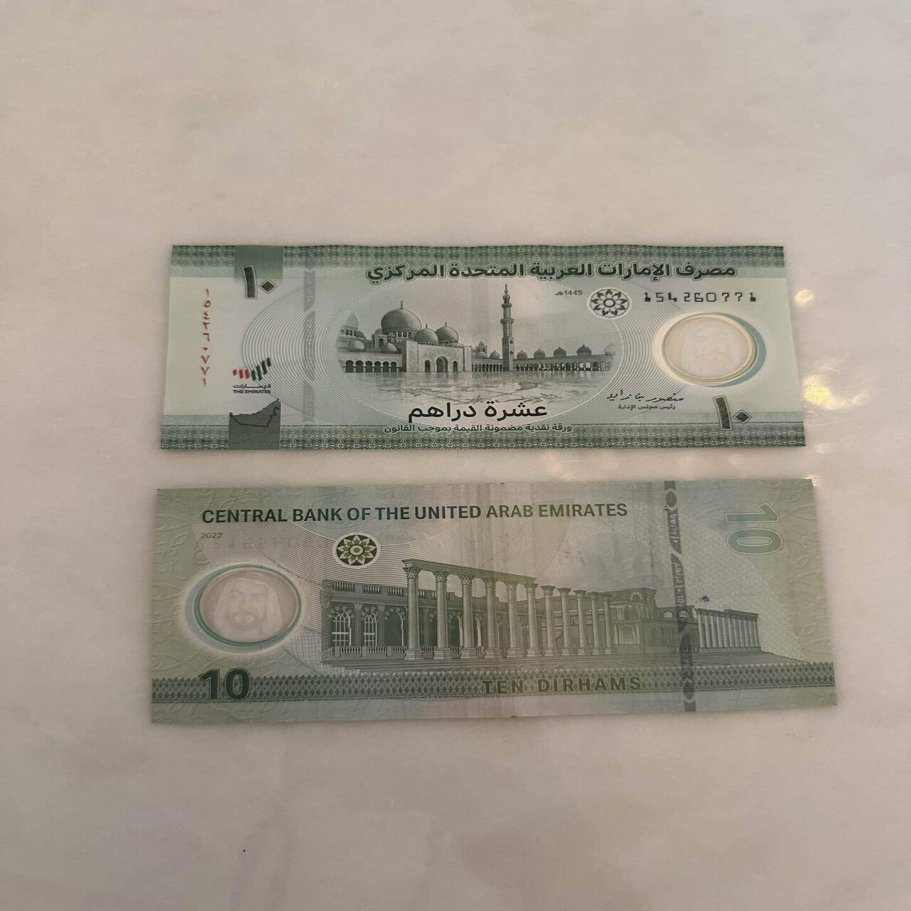 これがドバイのお金か！｜カーン江夏未花