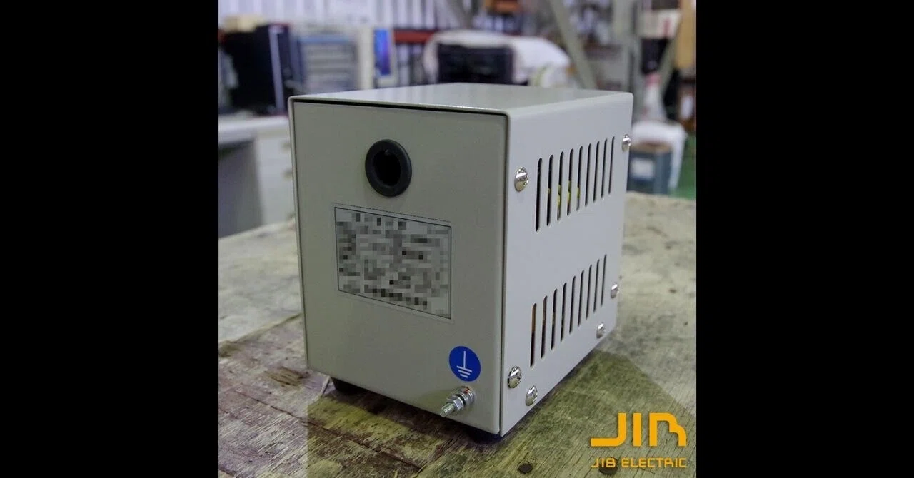 Transformer for converting single-phase 2-wire to single-phase 3-wire ...