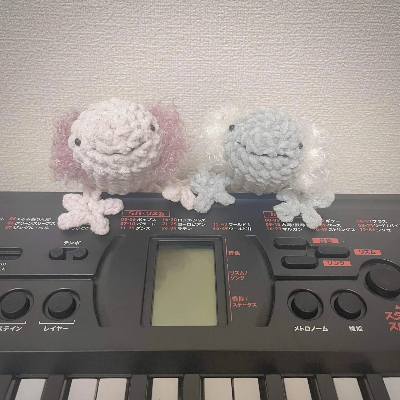 編みぐるみの表情。ウーパールーパーを編んでみた。｜akari-A