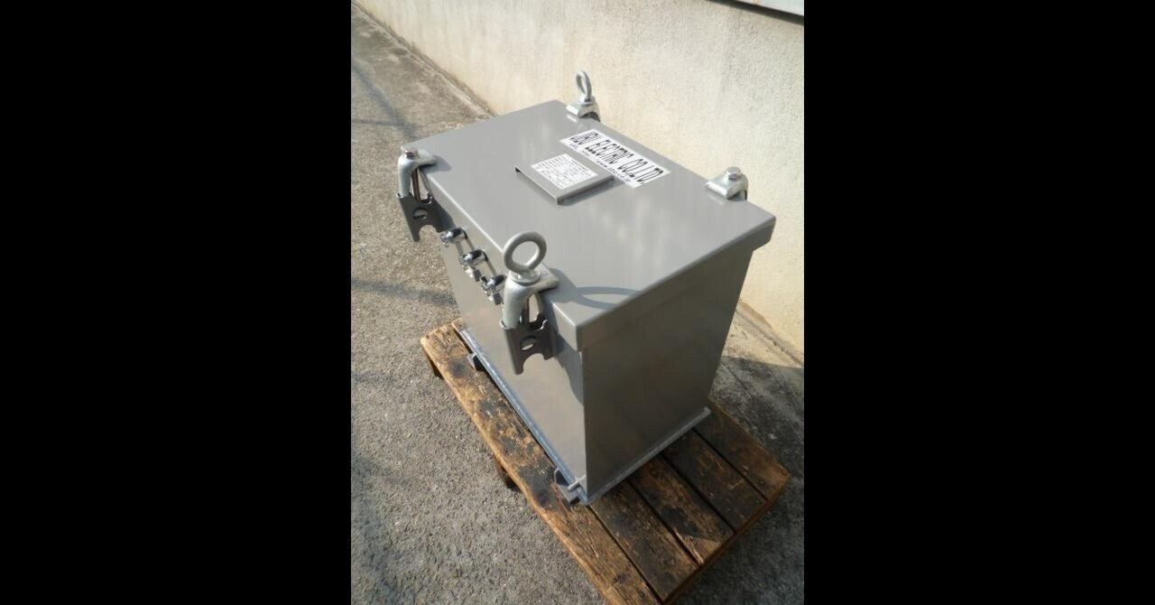 400Vから200Vへ屋外設置用ダウントランス - 電圧調整による機器