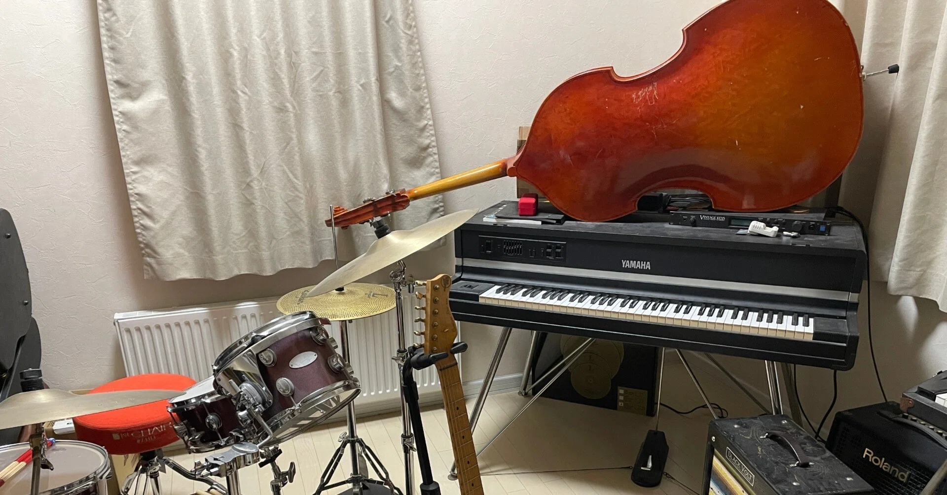 中途半端に修理できたウッドベース｜佐々木陵史郎