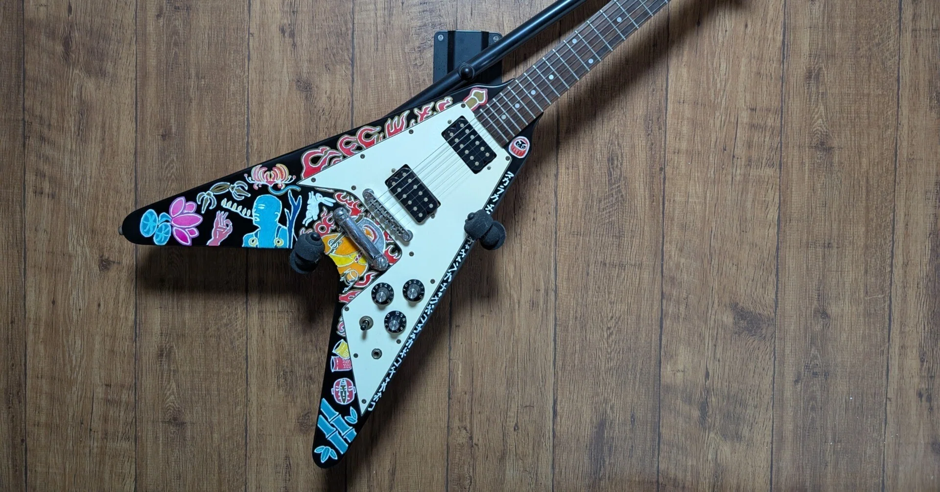 I tried painting a guitar.｜歌月工芸