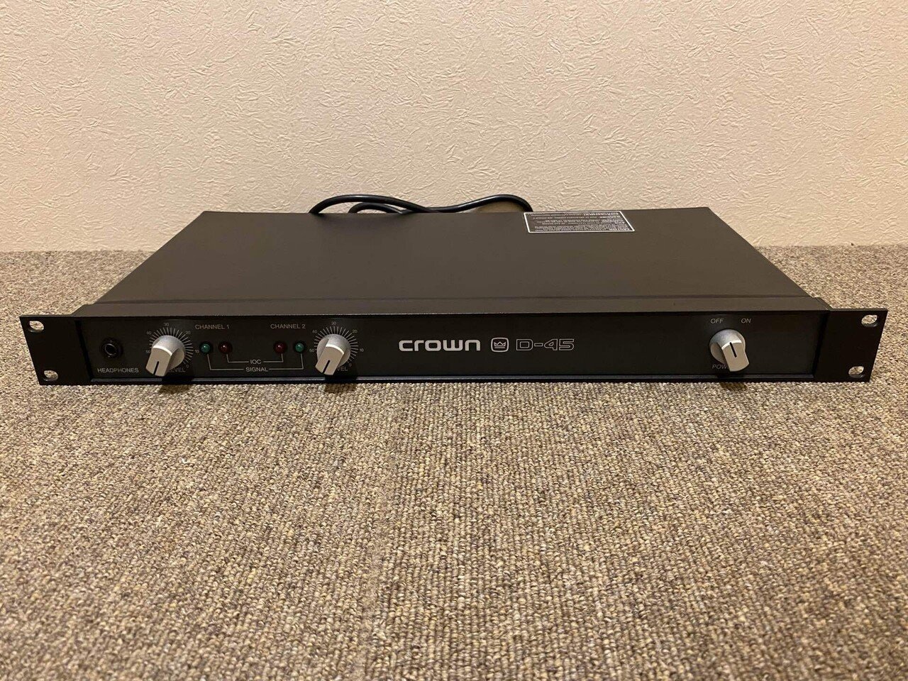 プロ用機材の実力が感じられる一台！ CROWNのパワーアンプ D-45