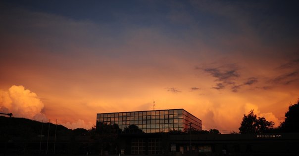 パステル画（原画）夕暮れの街。 パステル画（原画）夕暮れの街。