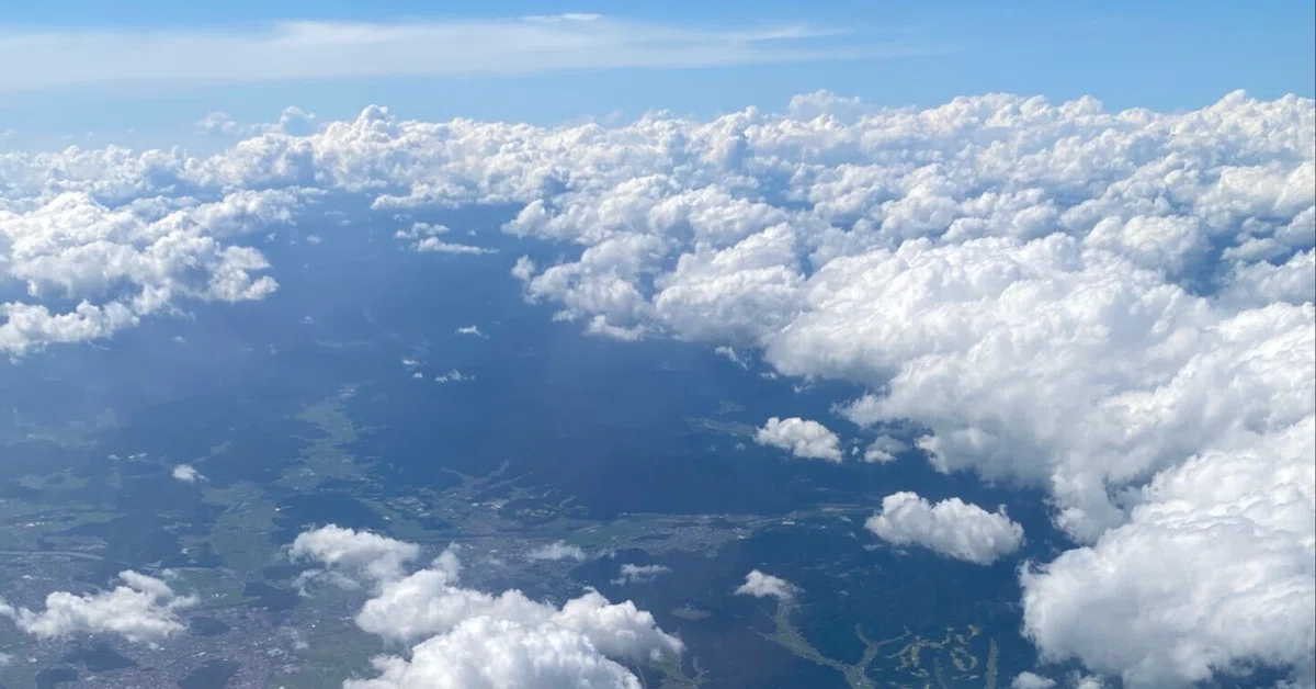 雲のすき間から、暮らしの断片が見えた｜灯りの記録帖