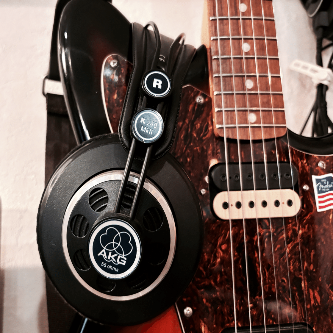 ヘッドホン】AKG K240 mk2と私の音楽生活 ─ オーストリア製時代の一本