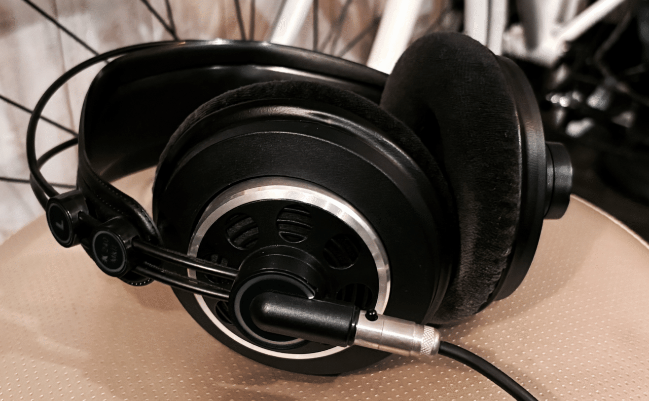 ヘッドホン】AKG K240 mk2と私の音楽生活 ─ オーストリア製時代の一本