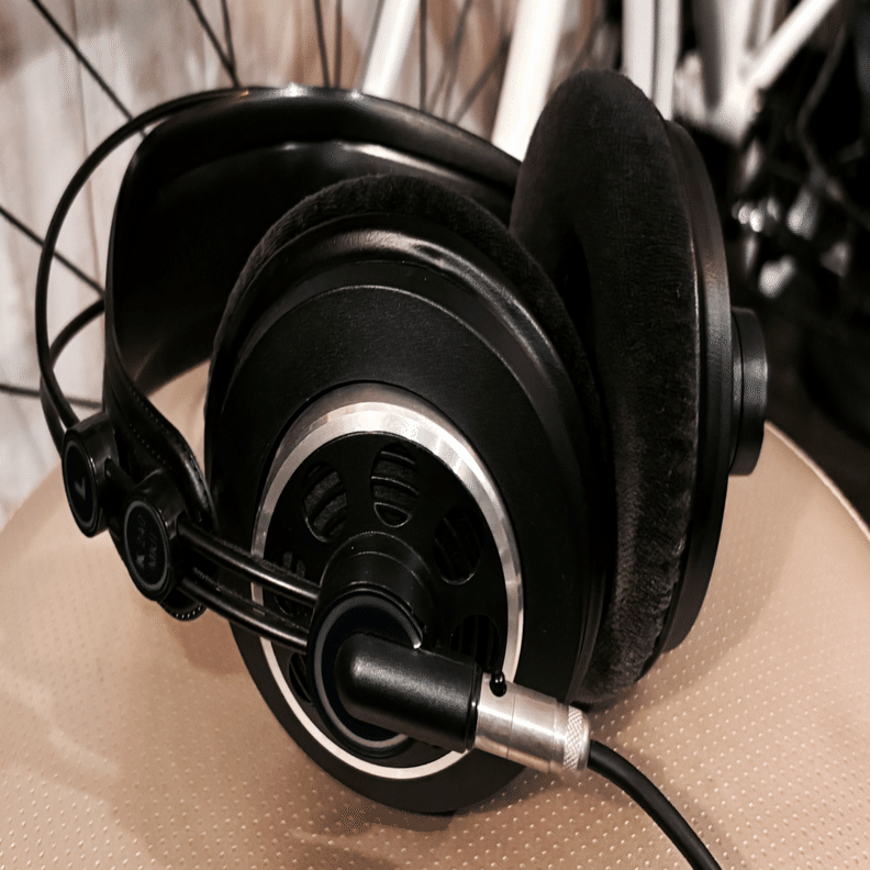 ヘッドホン】AKG K240 mk2と私の音楽生活 ─ オーストリア製時代の一本