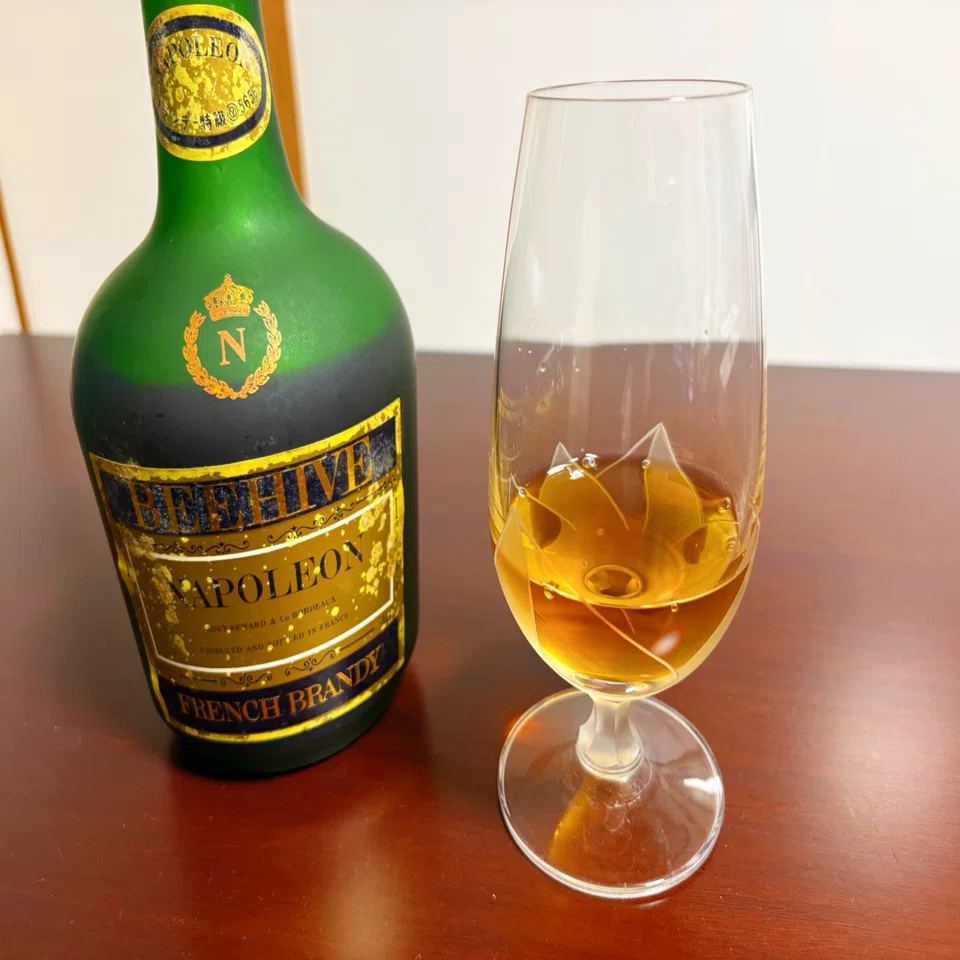  & Beehive ウイスキー 、ブランデーセット 1,700で発掘！70年代特級BEEHIVEを開栓してみた｜古酒ブランデーは眠り