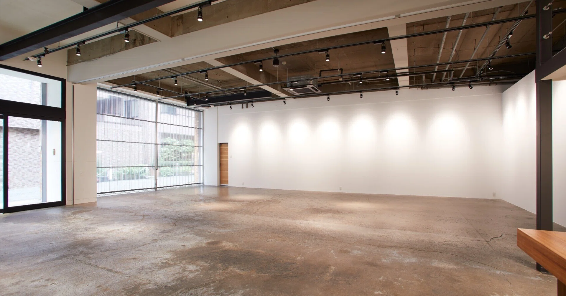アートと暮らしが交差する場」 calif art gallery〔カリフ アート