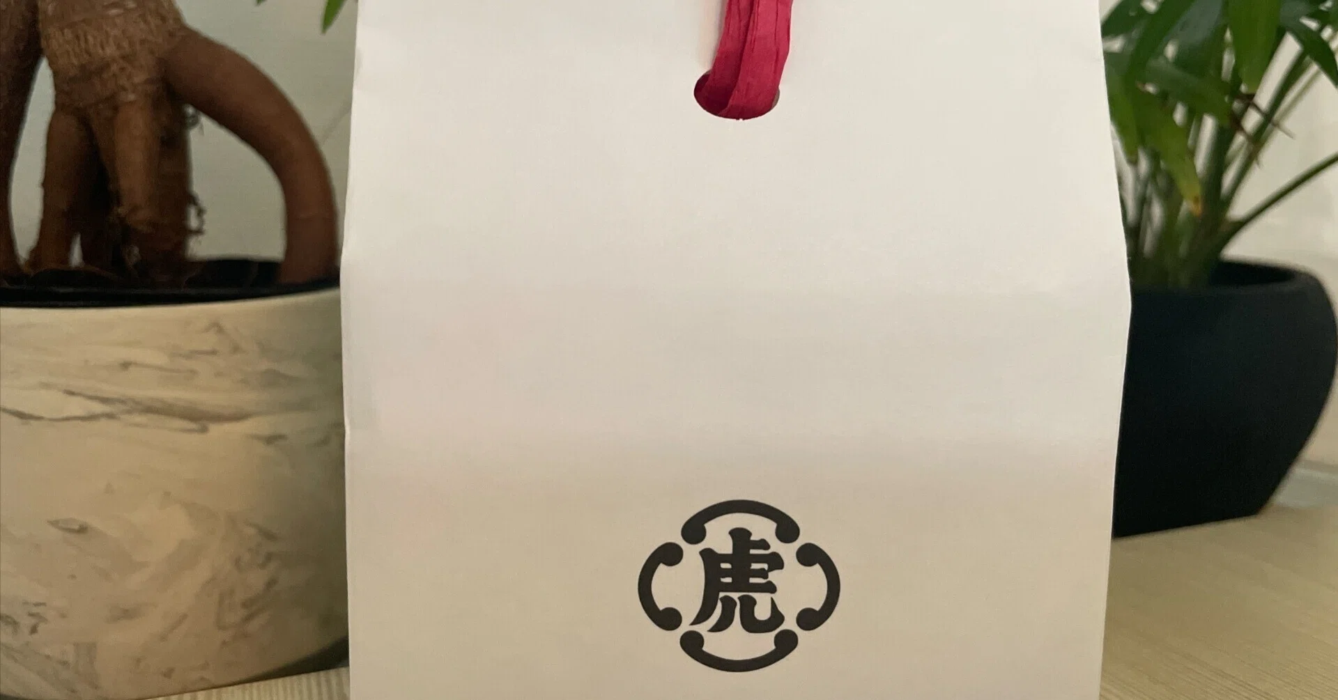 虎屋羊羹を3種類食べ比べしてみた！新緑・夜の梅・おもかげ｜「日々