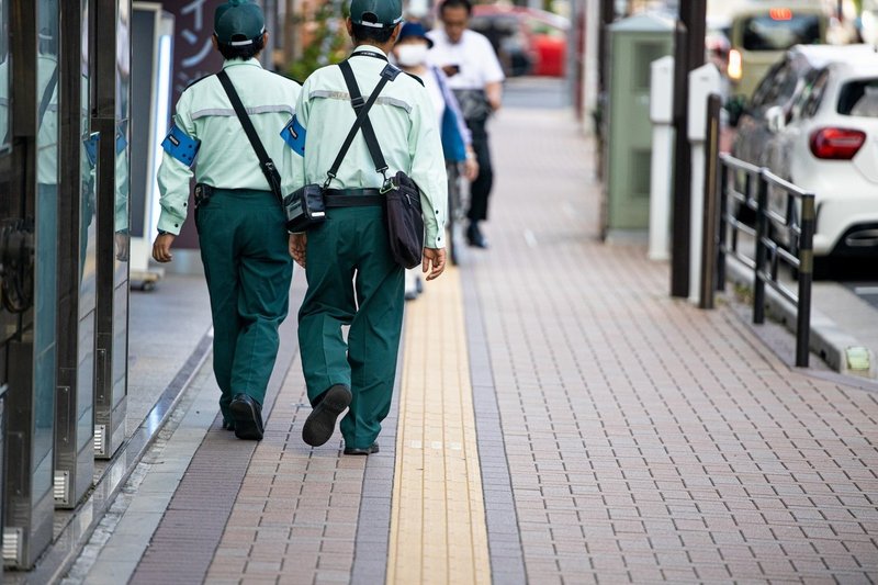 おえかき教室 １ まるい背中と歩く後ろ姿 猫野サラ Note