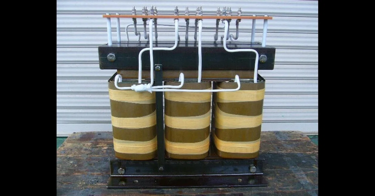 # What is a Three-Phase Four-Wire Transformer with a Neutral Point ...
