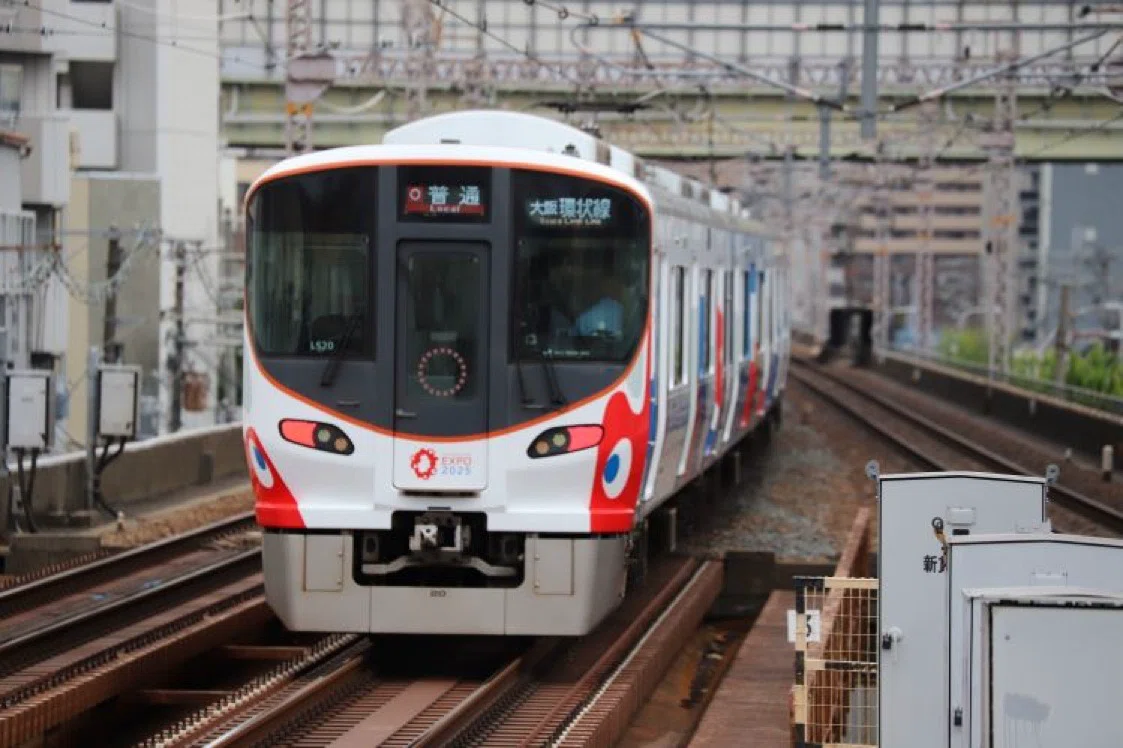 Sakurajima Line 323 Series Osaka Expo Wrapping｜昭和の鉄道愛好家