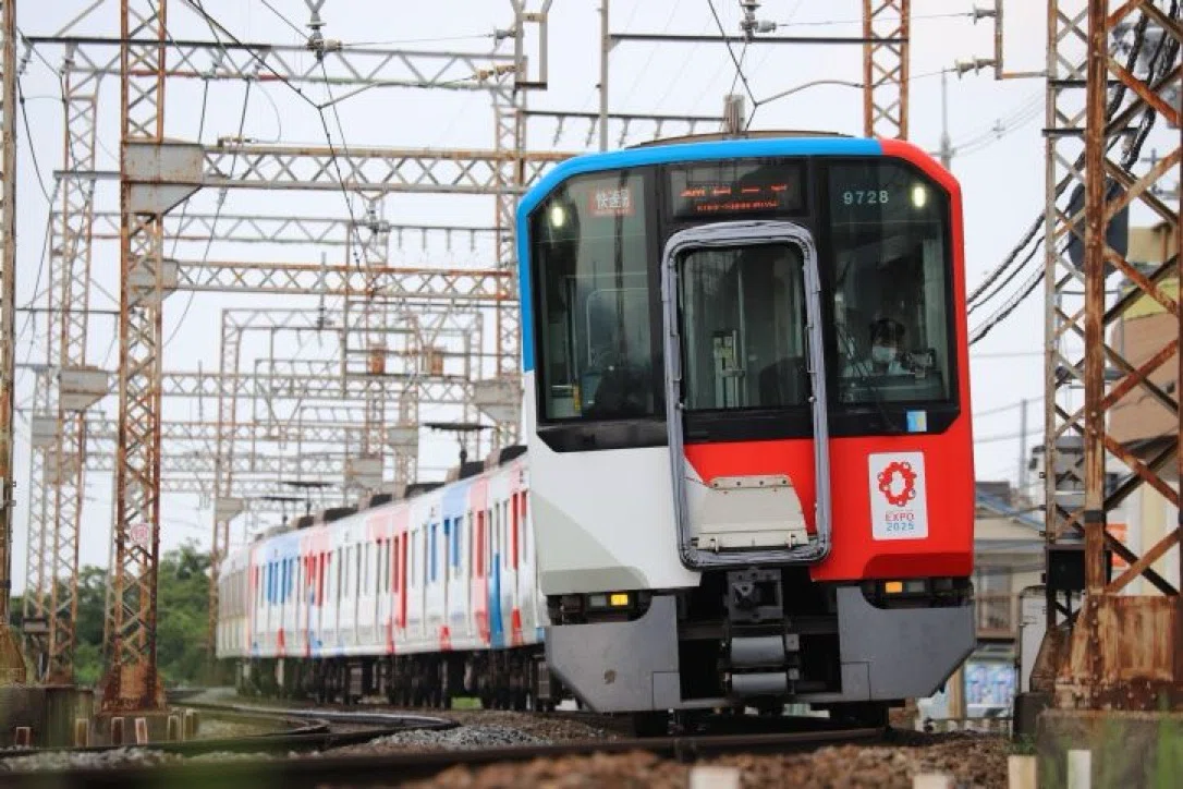 近鉄奈良線9820系大阪万博ラッピング｜昭和の鉄道愛好家