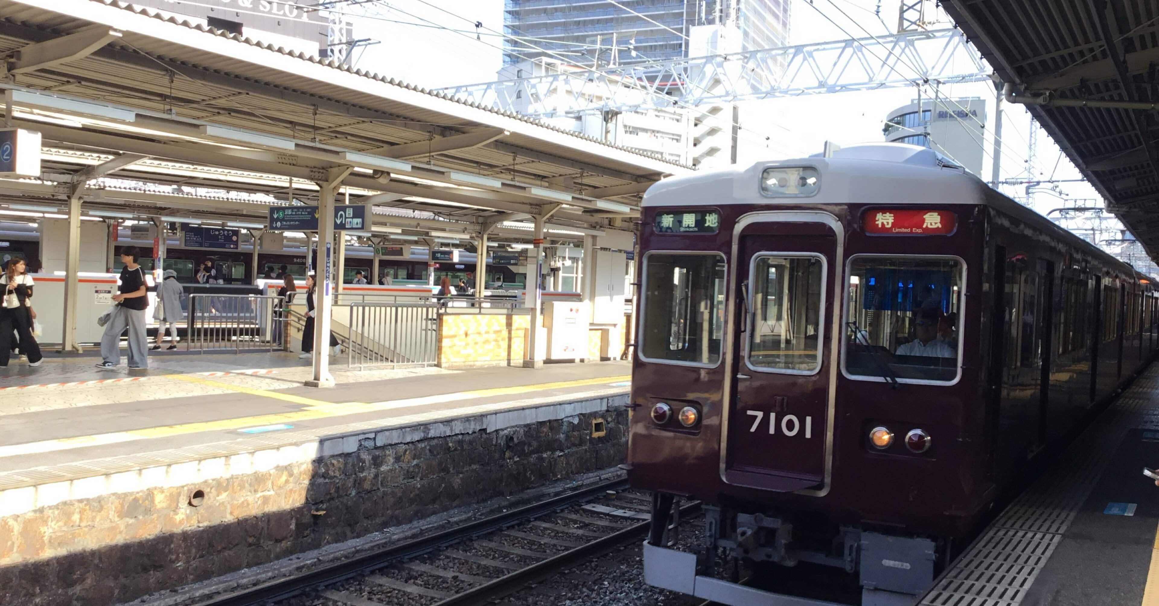 阪急7001f+8042f 阪急神戸線7001Fと8042F|信号機、鉄道好き