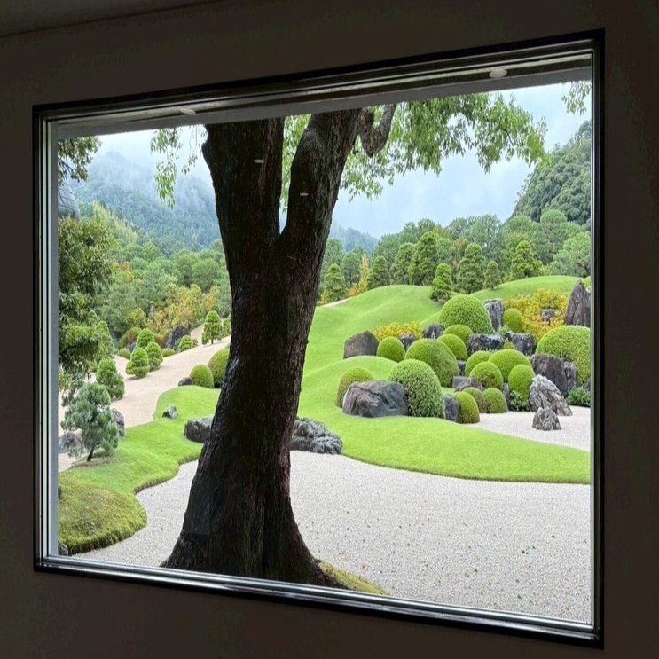 窓枠が額縁になる美術館】庭園も絵画。四季折々の美しさに心震える