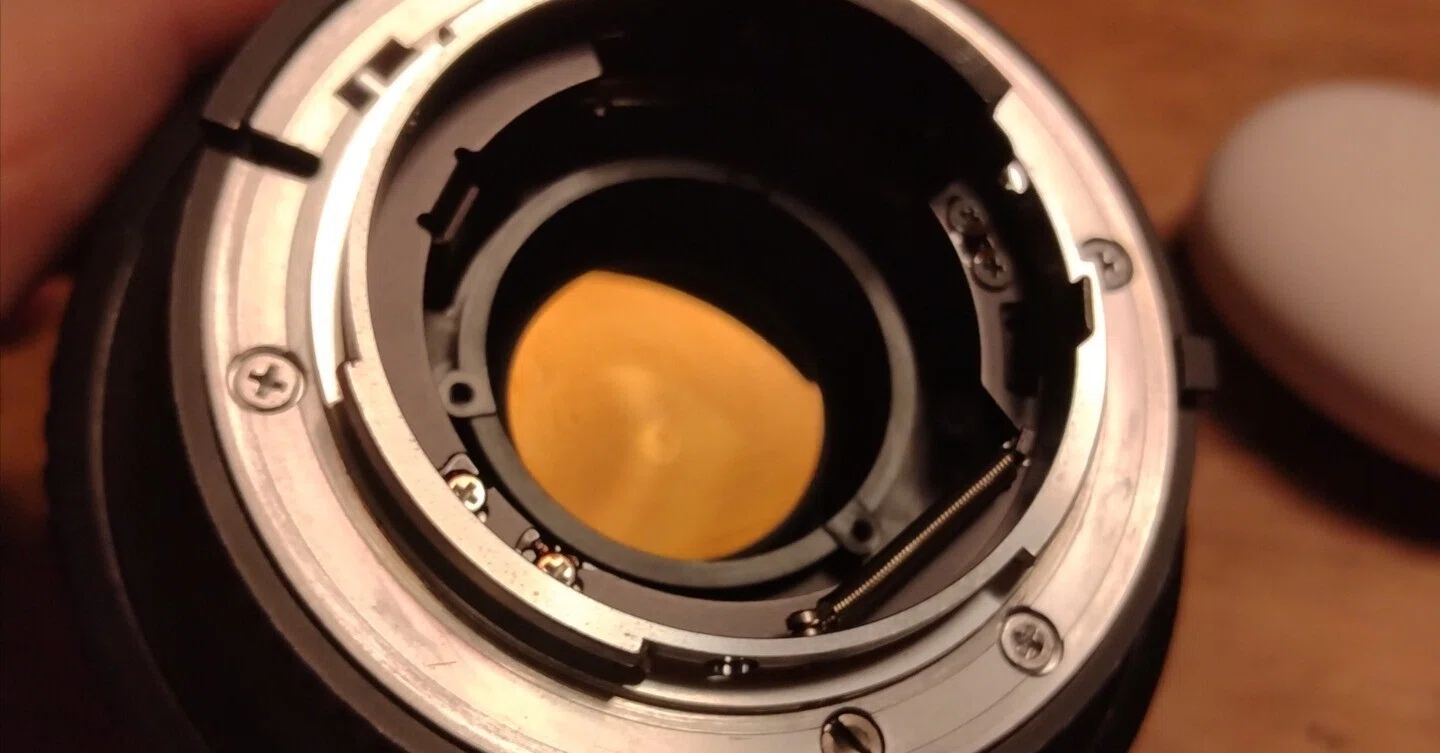 カメラ] AF NIKKOR 24-85mm f2.8-4 Dの分解清掃｜sakuziro