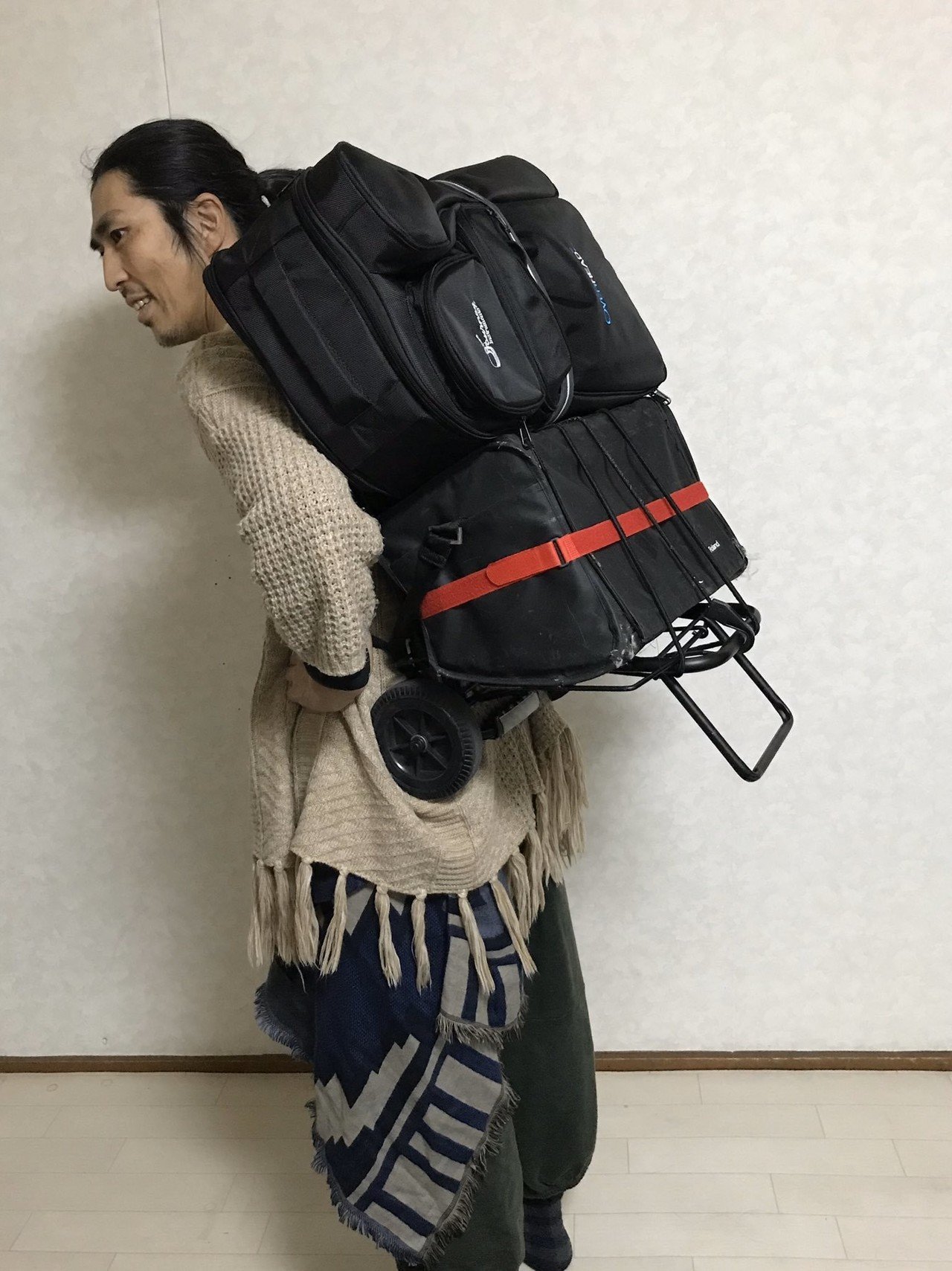 100均に売ってるモノを使って キャリーカート を背負えるようにしてみました オオハシアツヨシ ガットギターと旅するポップなインストhotgood Note Note