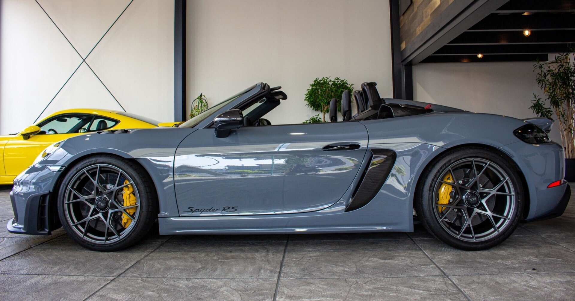 最終進化形の歓び —— 718 Spyder RS が示すポルシェの哲学|Cloud NAGOYA 最終進化形の歓び —— 718 Spyder RS が示すポルシェの哲学|Cloud NAGOYA
