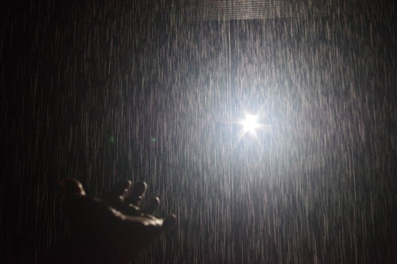土砂降りなのに濡れない雨 ロンドンのアート集団randam Internationalの Rain Room みじんことオーマ Note