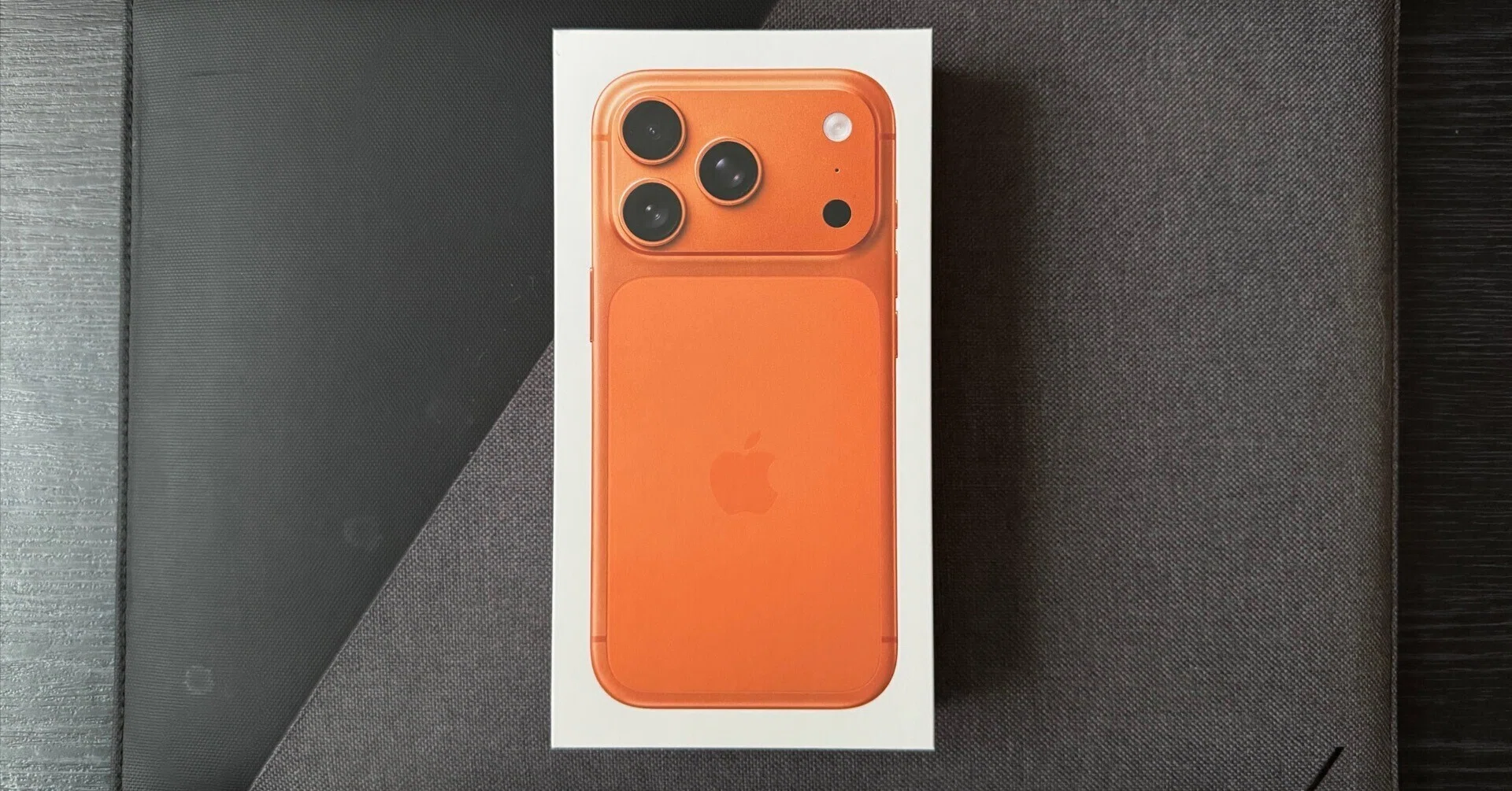 Iphone 17 pro OLED 液晶新品　近接センサー　シール付き iPhone 17 Proを手にしました｜けこぜろ