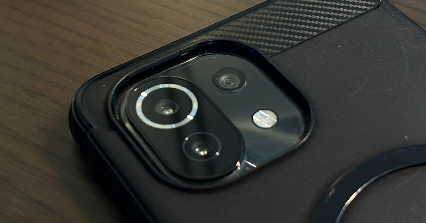 カメラ機材”として「Mi 11 Lite 5G」という2万円のスマホを手元に残し