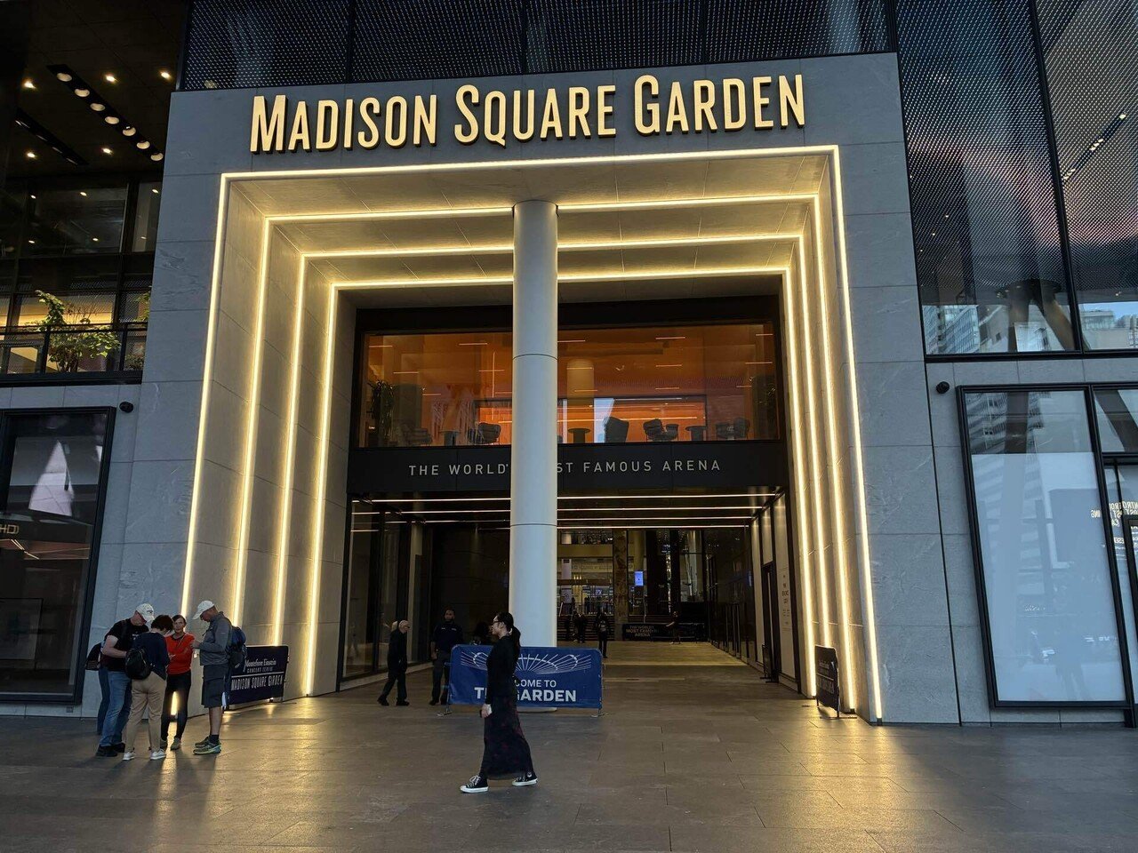 世界で最も有名なアリーナ”で洋楽ライブを楽しむ。NYのマディソン
