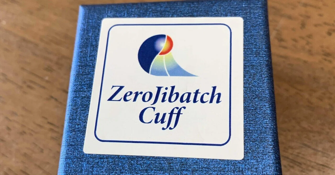 耳に着けるお守りゼロジバッチ・カフの落下防具｜海老澤剛