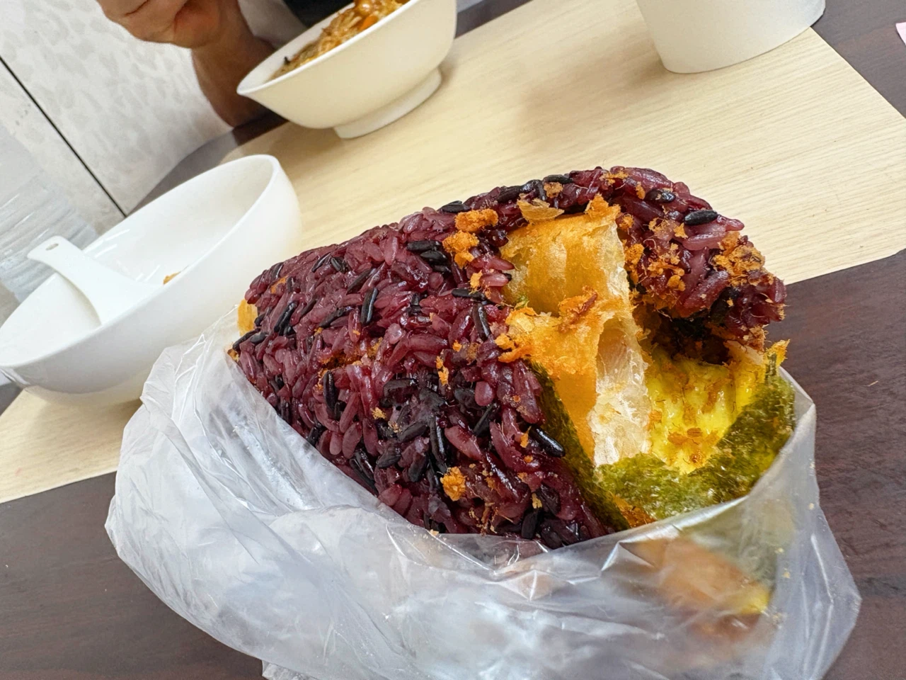 Taiwan Shell Fish Taiwan Travelogue #12 | Purple Rice Onigiri & Junk Shiitake Mian Xian ...