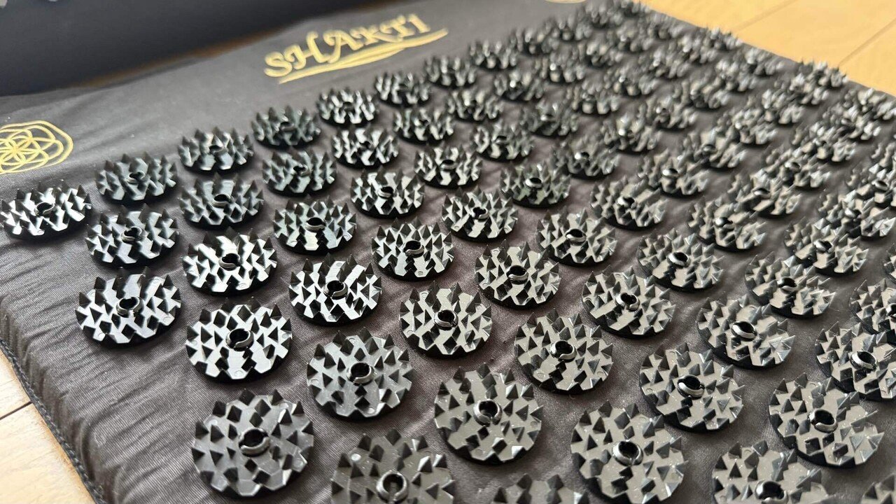 寝転ぶだけで整う？噂のシャクティマット試してみた｜鈴木陽子