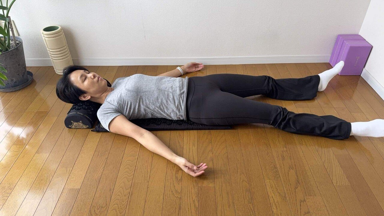 寝転ぶだけで整う？噂のシャクティマット試してみた｜鈴木陽子