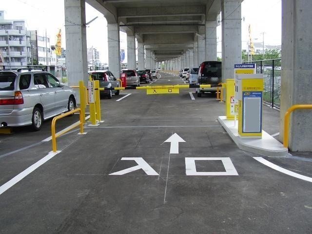 バイク用の駐車場がマジで少なすぎて発狂しそうな話 クオンタム Note バイク用の駐車場がマジで少なすぎて発狂しそうな話 クオンタム Note