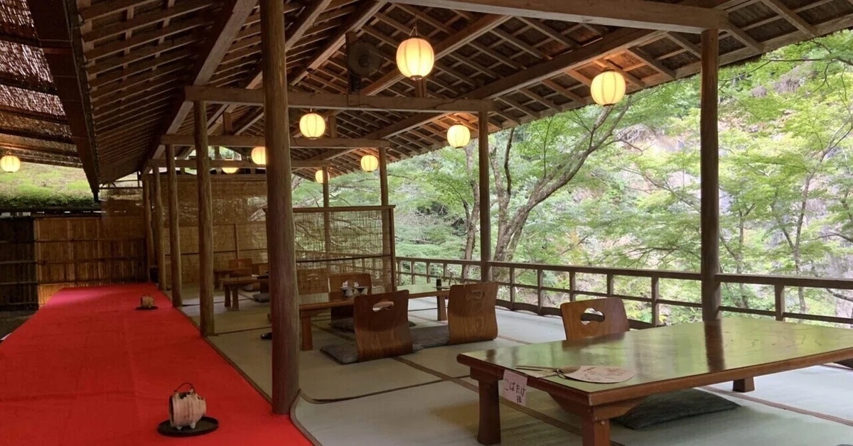 Enjoying the River Beds in Sanbi: Makio Saimyo-ji and Toganoo Kozan-ji ...