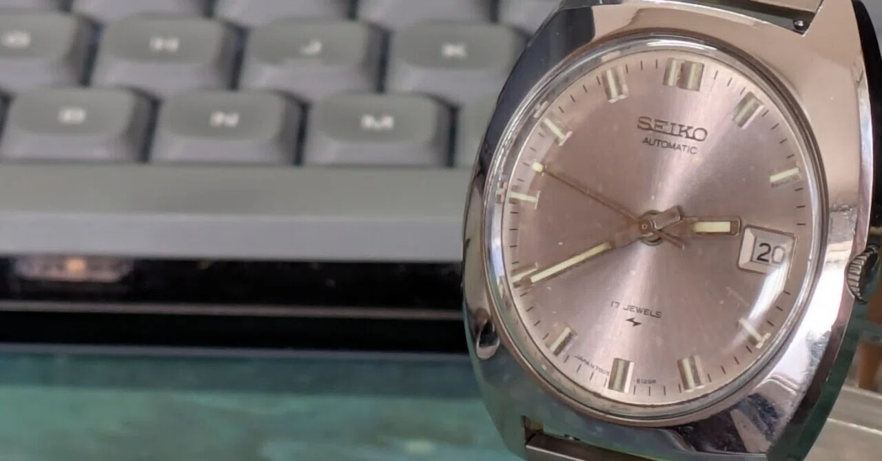 古びた時刻み No.330 | Seiko | 7005-8042 | 脱いだら凄すぎというか驚愕な時計｜と