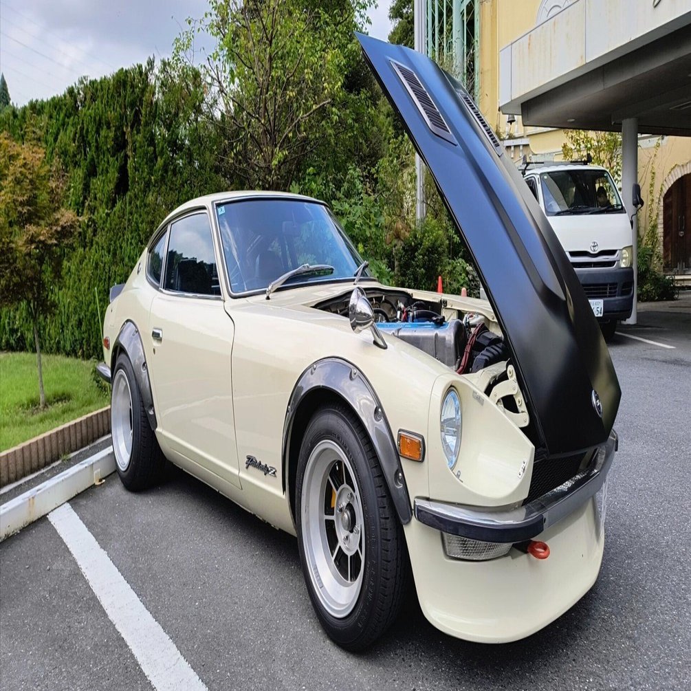 悪魔の姉妹参上‼｜創業70年、1977年築の昭和レトロな温泉旅館 ホテル美