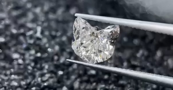 【専用】コンケーブカット 独特な輝きと深い色を産み出し、宝石の魅力を引き出す