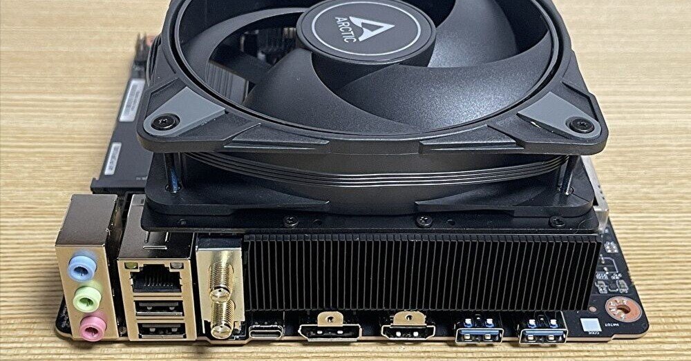 MINISFORUM BD795i SE、Ryzen 9 7945HXのMini-ITX マザーボードが