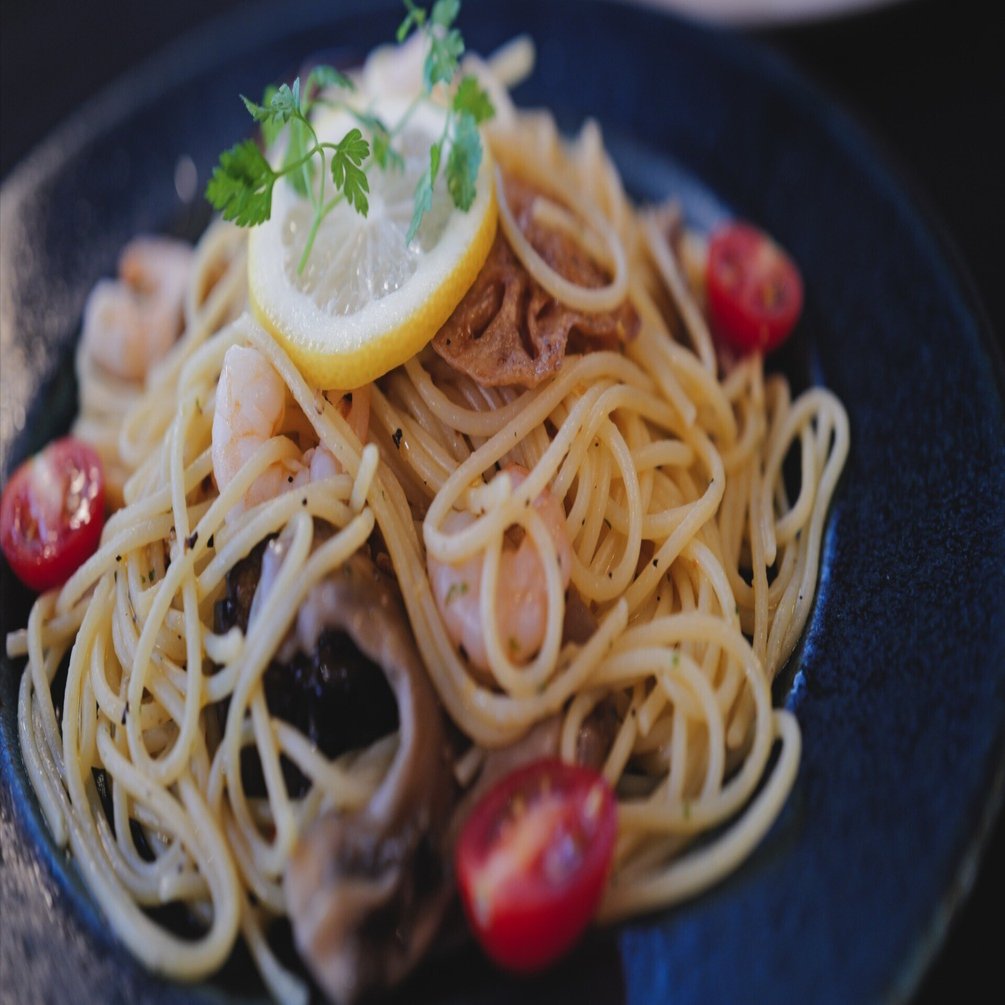 Leica Q3 43とFUJIFILM X-E5 2台持ちさんぽ｜飯田有抄