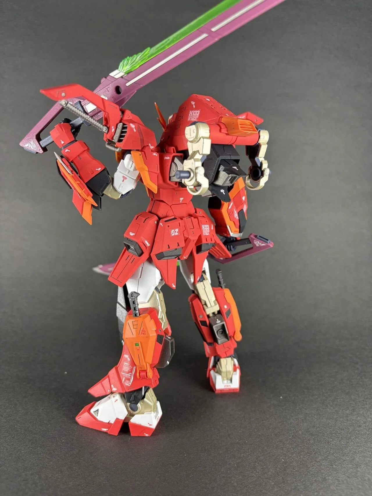 1/100 フルメカニクス ソードカラミティガンダムを彩度をあげて