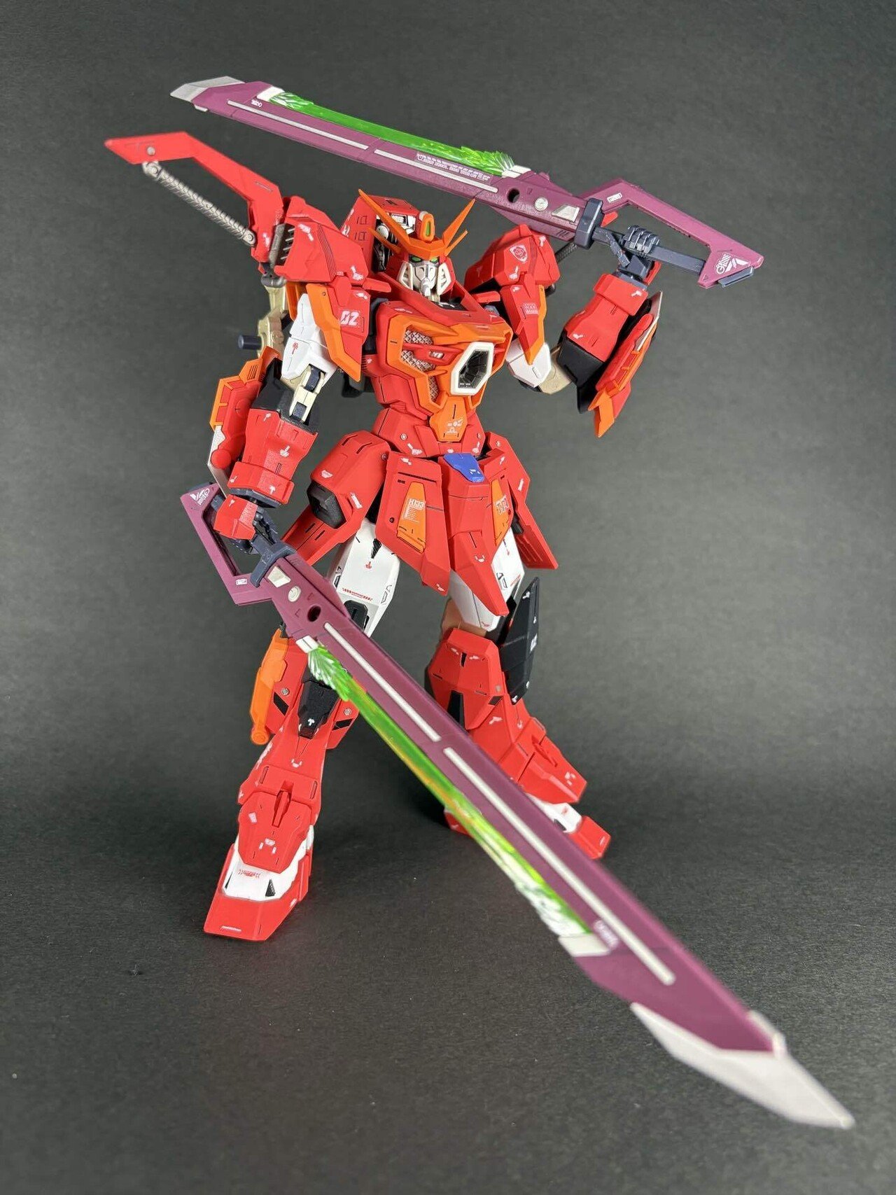 1/100 フルメカニクス ソードカラミティガンダムを彩度をあげて