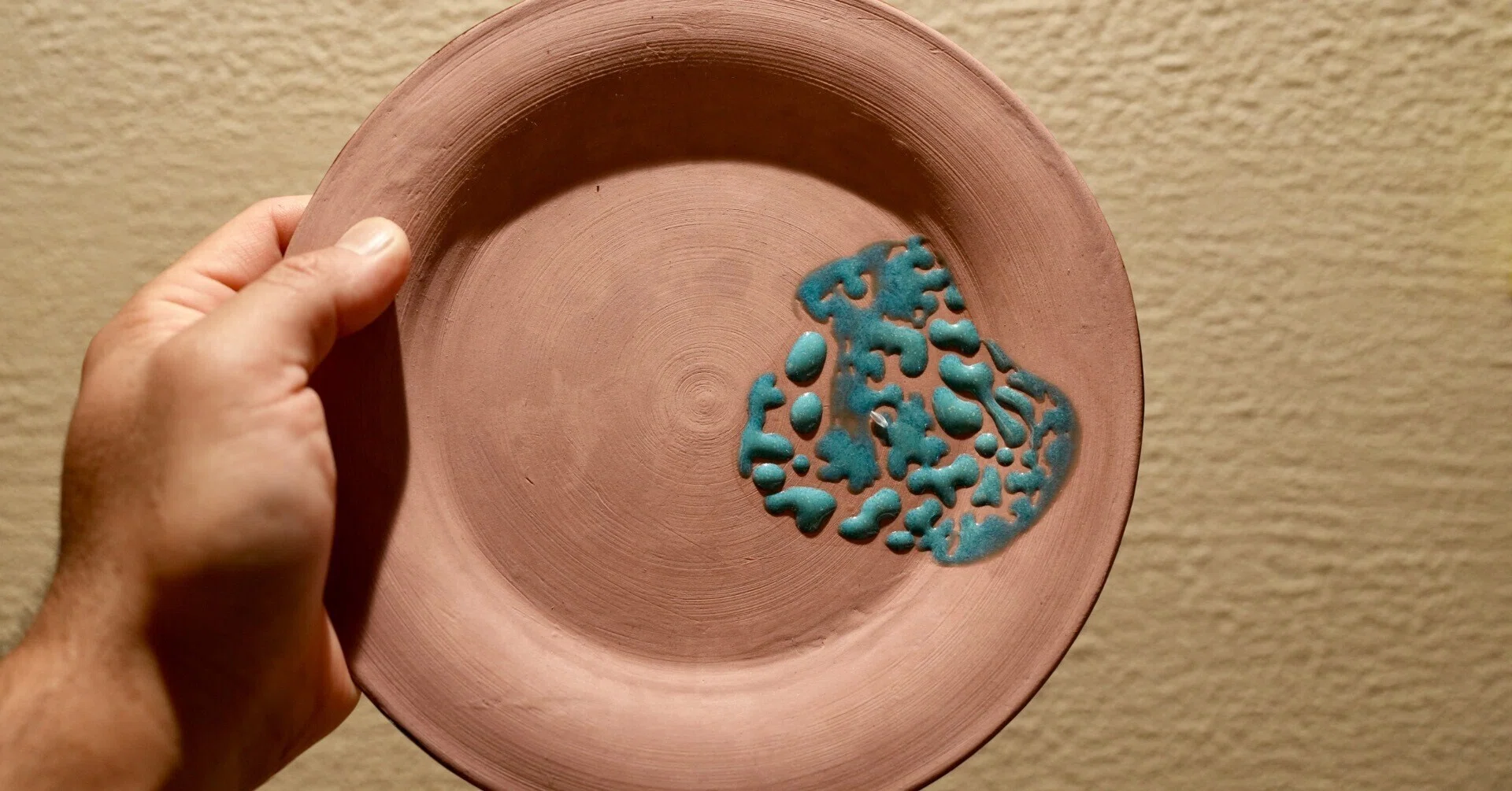 ピンク土×青銅結晶釉 ガス窯酸化焼成 作家物平皿 ピンク土×青銅結晶釉 ガス窯酸化焼成 作家物平皿｜imaikazumasa