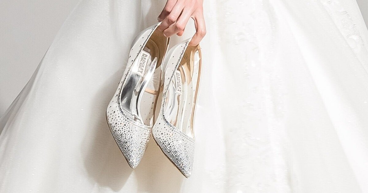 光をまとう、特別な歩みを。｜TAKAMI BRIDAL