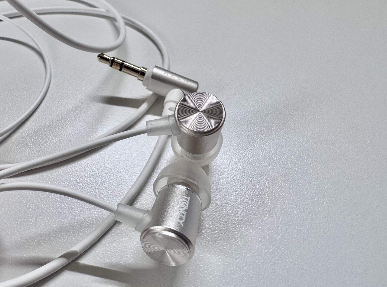 AZLA TRINITY 】脅威の2,200円で話題の有線イヤホン。アルミ筐体の重厚