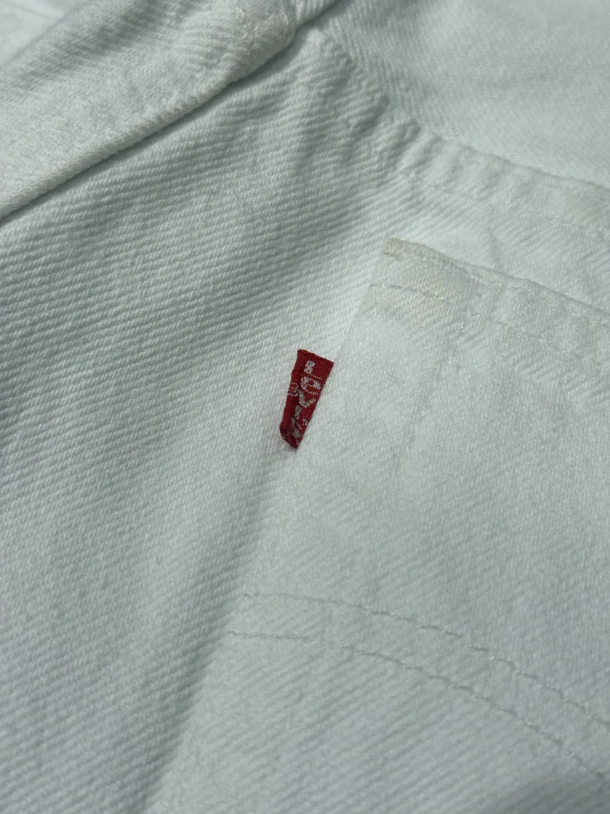 [LEVI’S 501] The classic silhouette in white denim. How to enjoy a ...